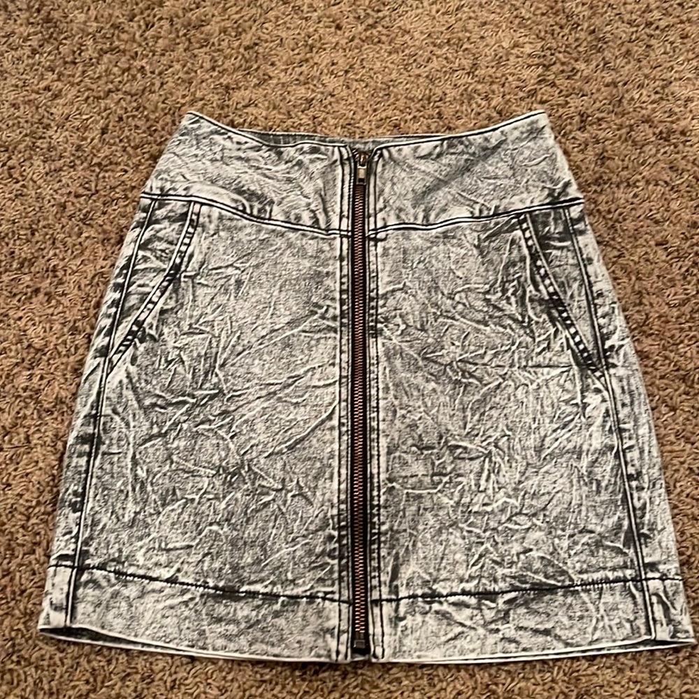 80s style jean Mini skirt zips all the way size small